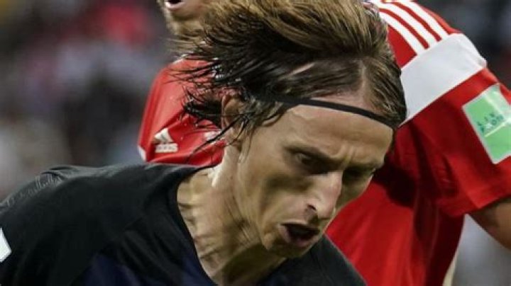 How tall is Luka Modrić